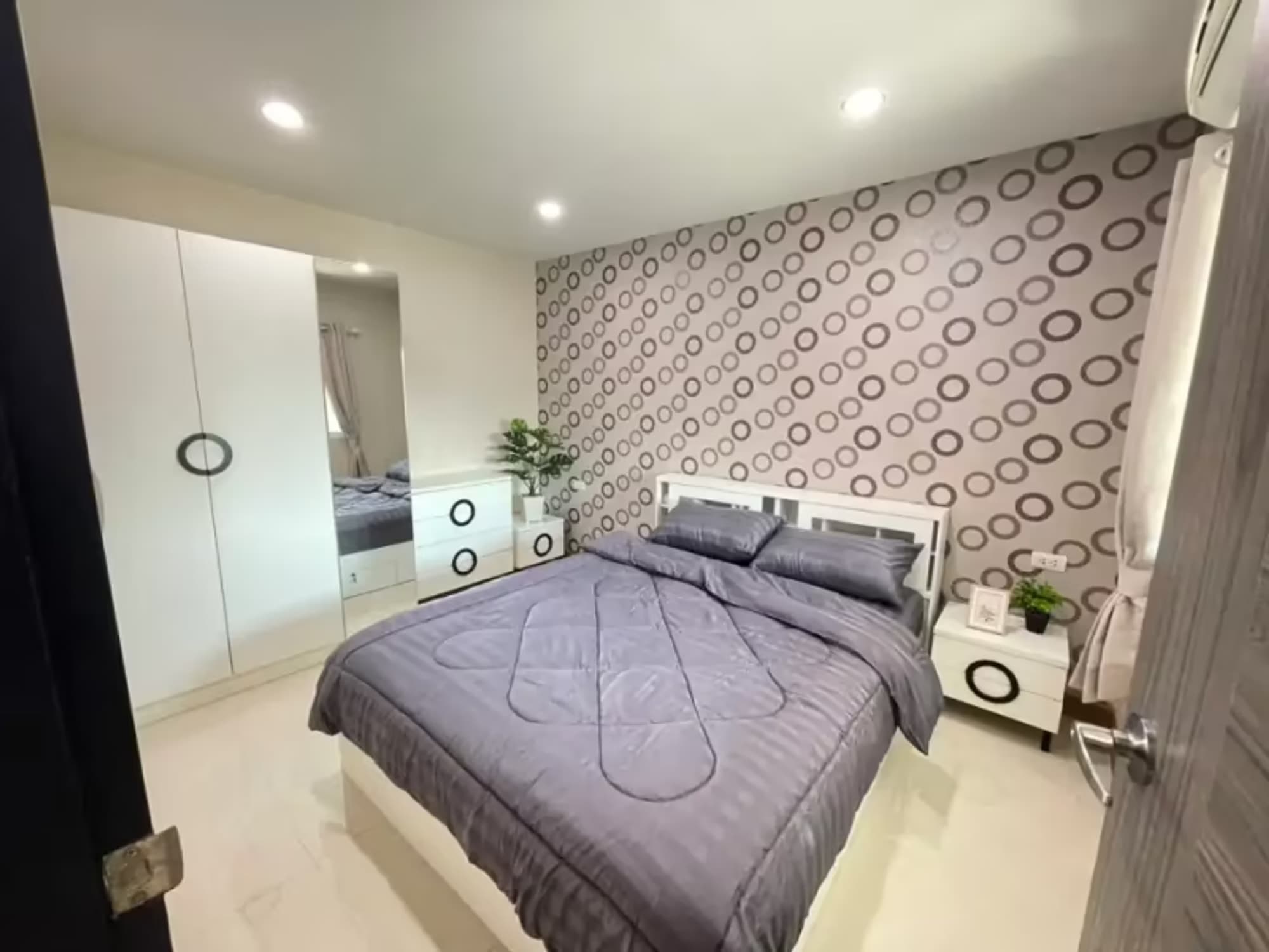 1 Bedroom Condo - Image 3