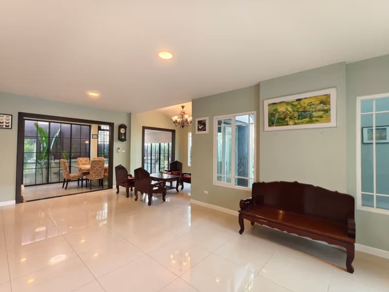 5 Bed House for Rent and Sale in Bang Kapi