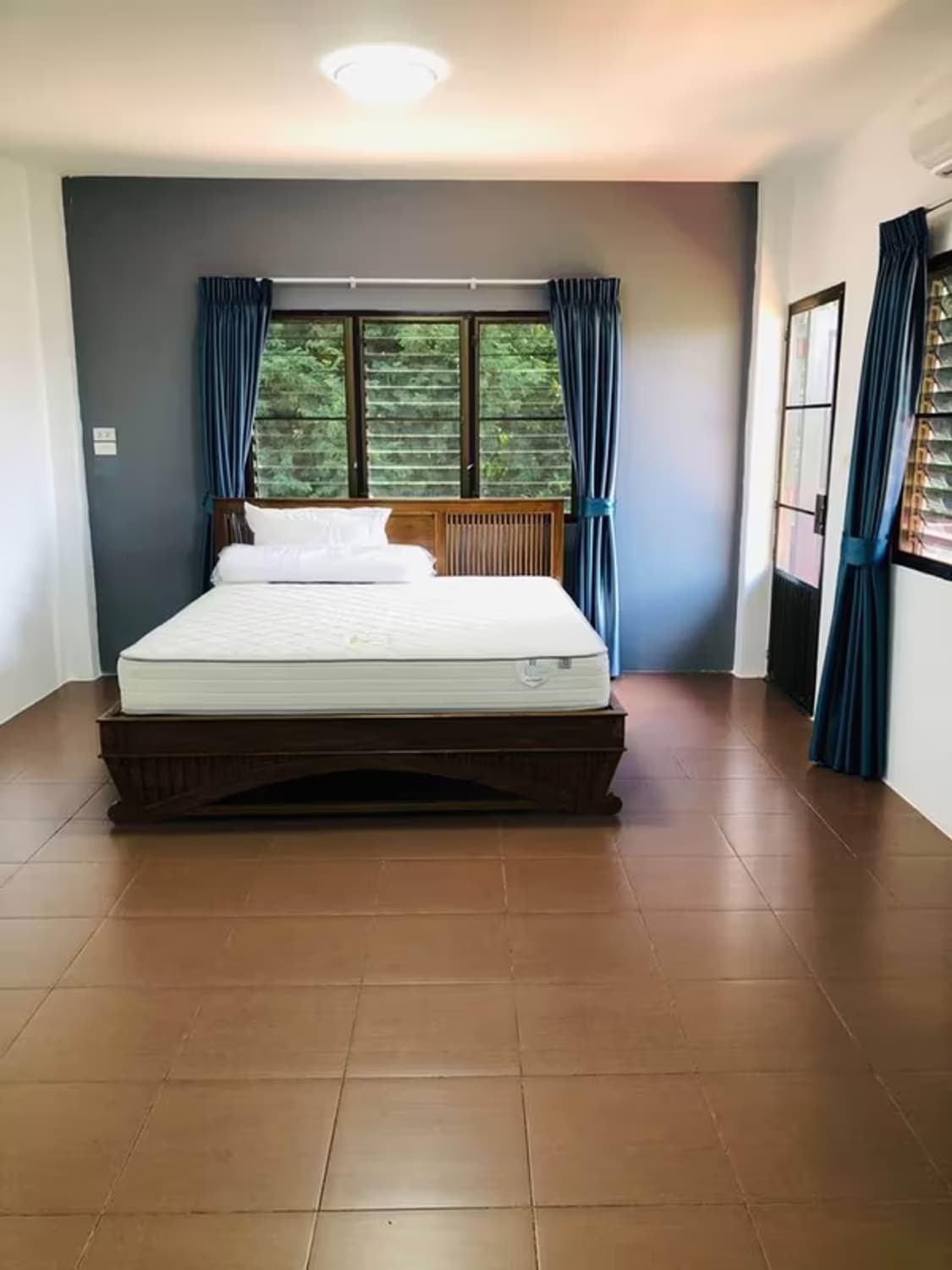5 Bedroom House - Image 14