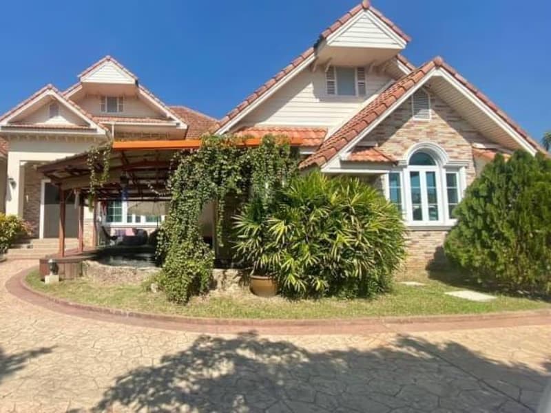 6 Bed House for Sale in Saraphi District