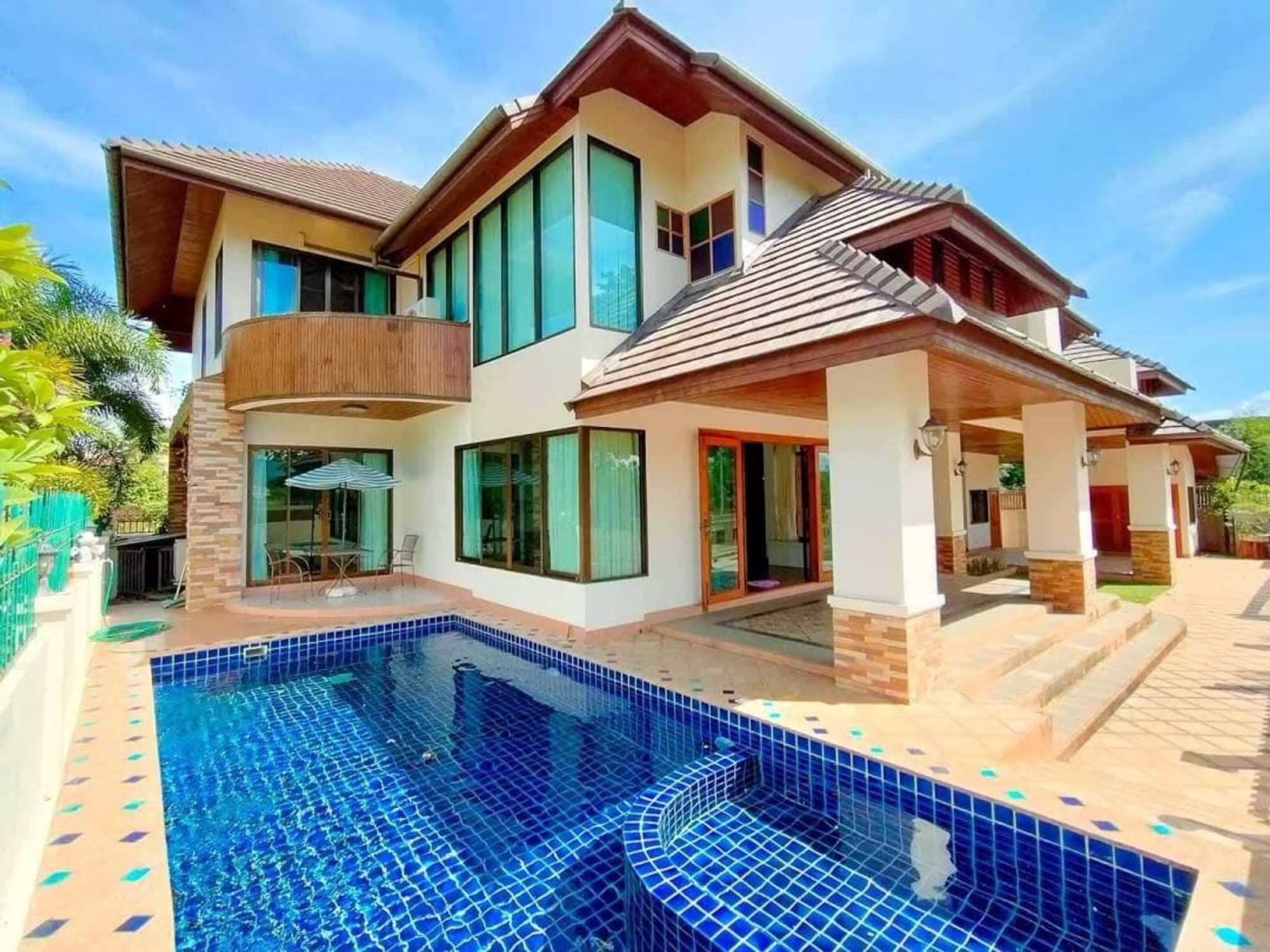 5 Bed House for Rent in Hang Dong District - Image 1