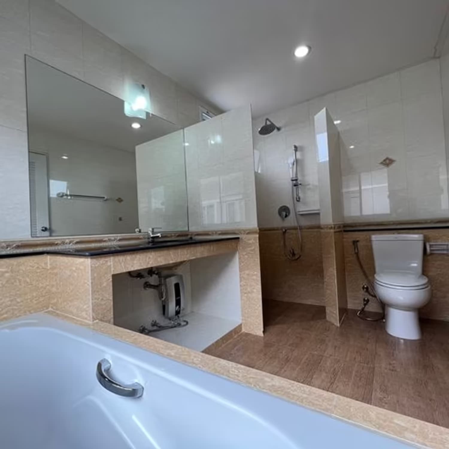 4 Bedroom House - Image 32