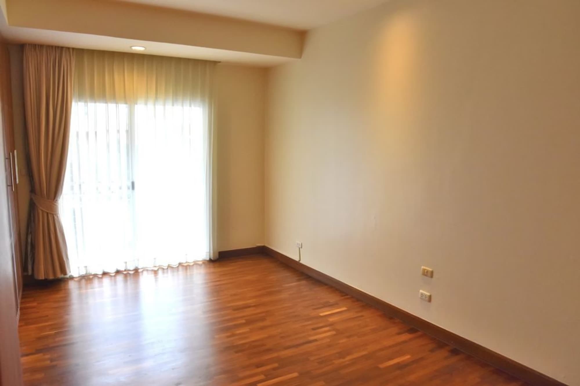 3 Bed Condo for Rent in Sathon - Image 31
