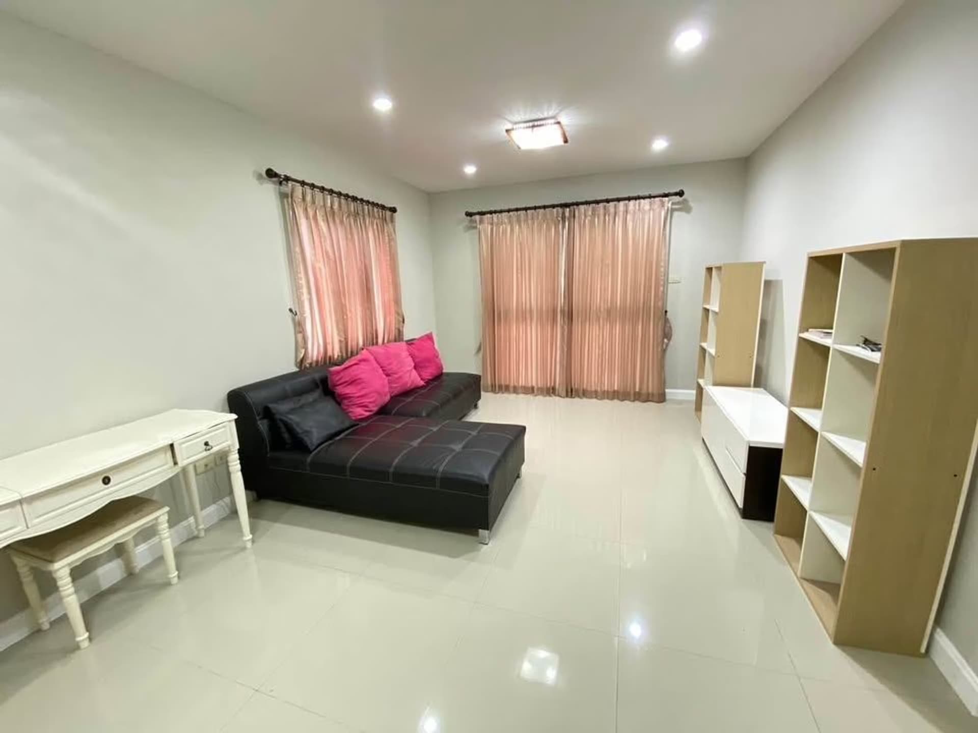 3 Bed House for Rent in San Sai - Image 2