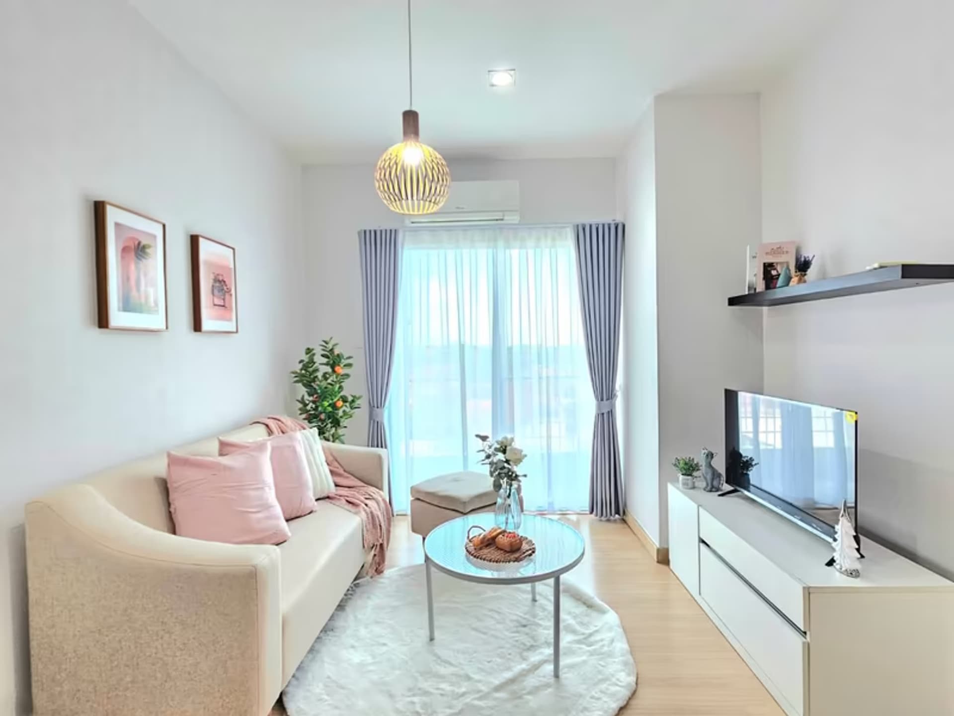 1 Bedroom Condo - Image 1