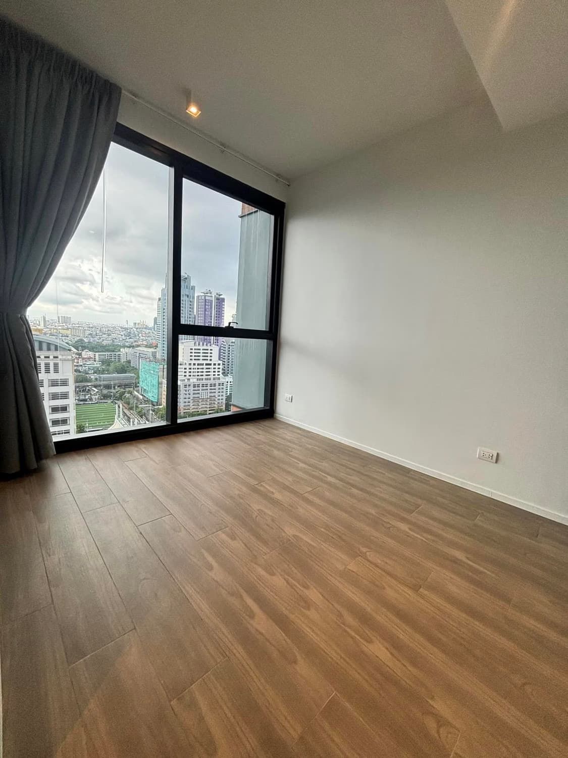 1 ห้องนอน Condo สำหรับ ขาย ใน บางรัก - Image 3