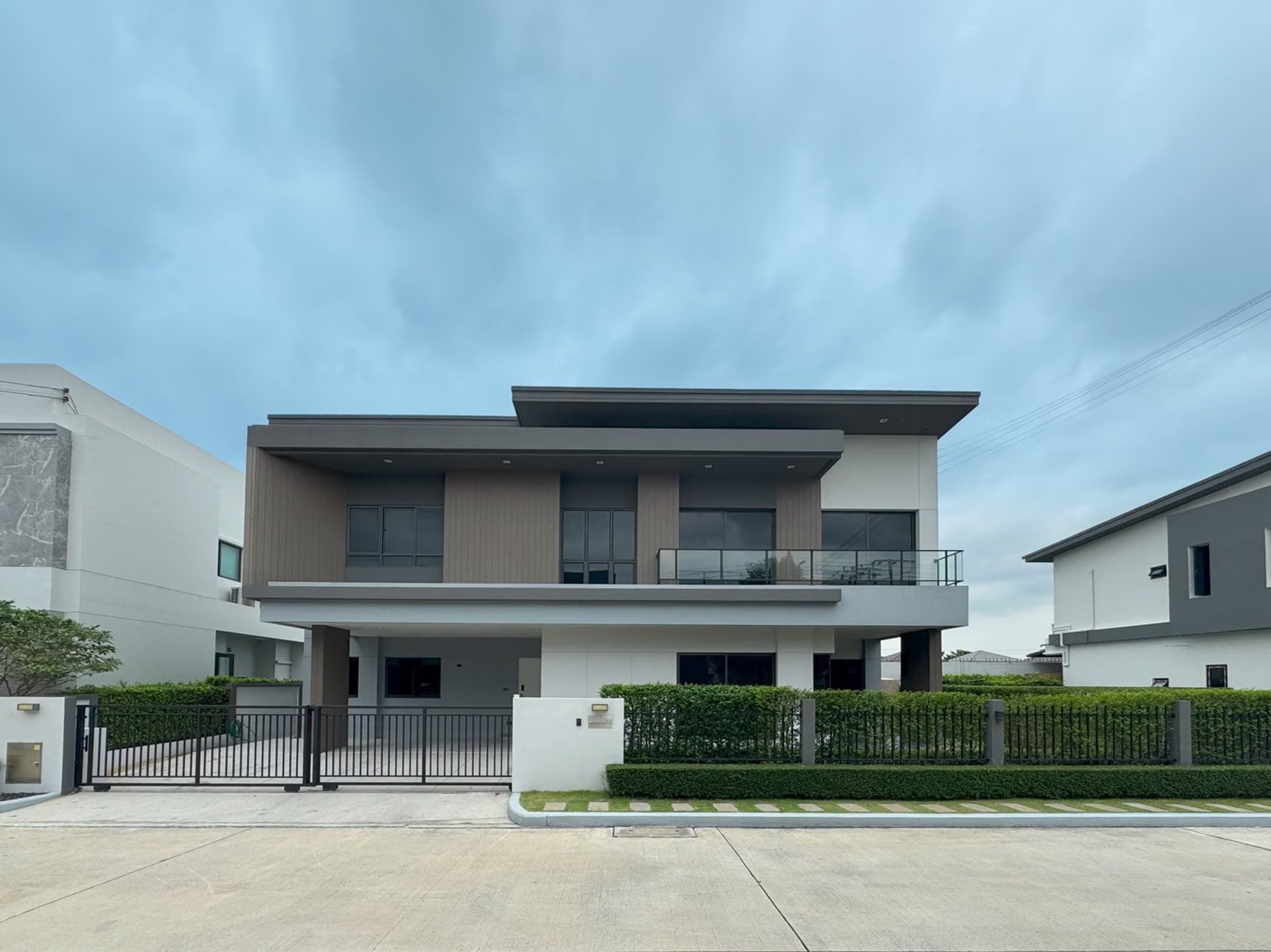 5 ห้องนอน บ้าน สำหรับ ขาย ใน Lat Krabang - Image 1