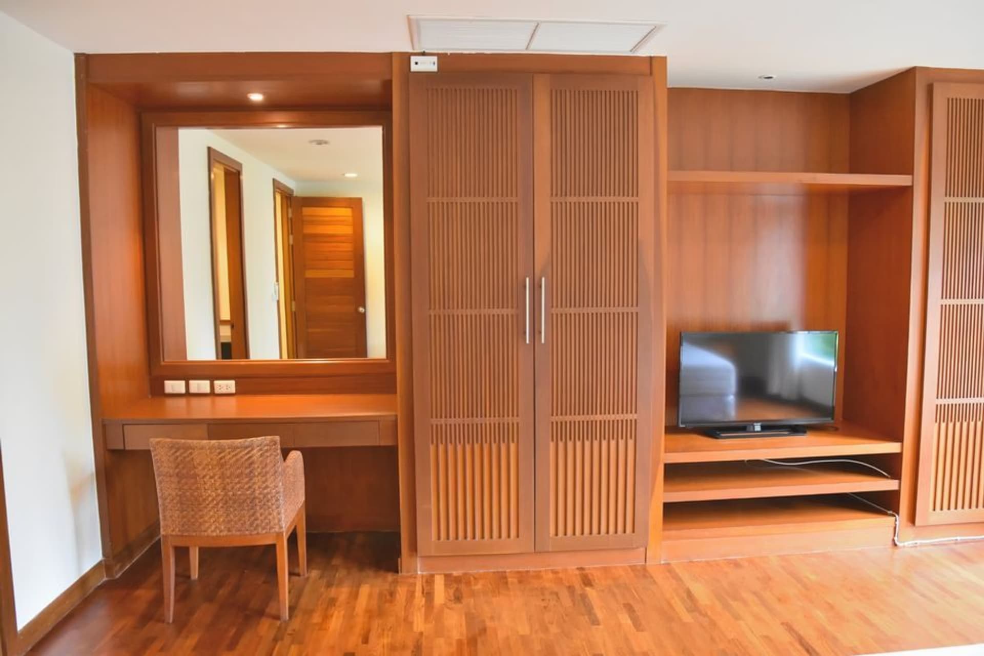 3 Bed Condo for Rent in Sathon - Image 28
