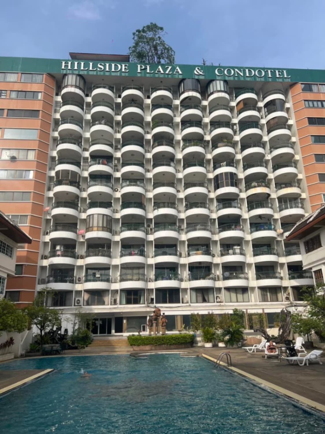 4 Bedroom Condo for Rent/Sale at Hillside 4 - Image 2