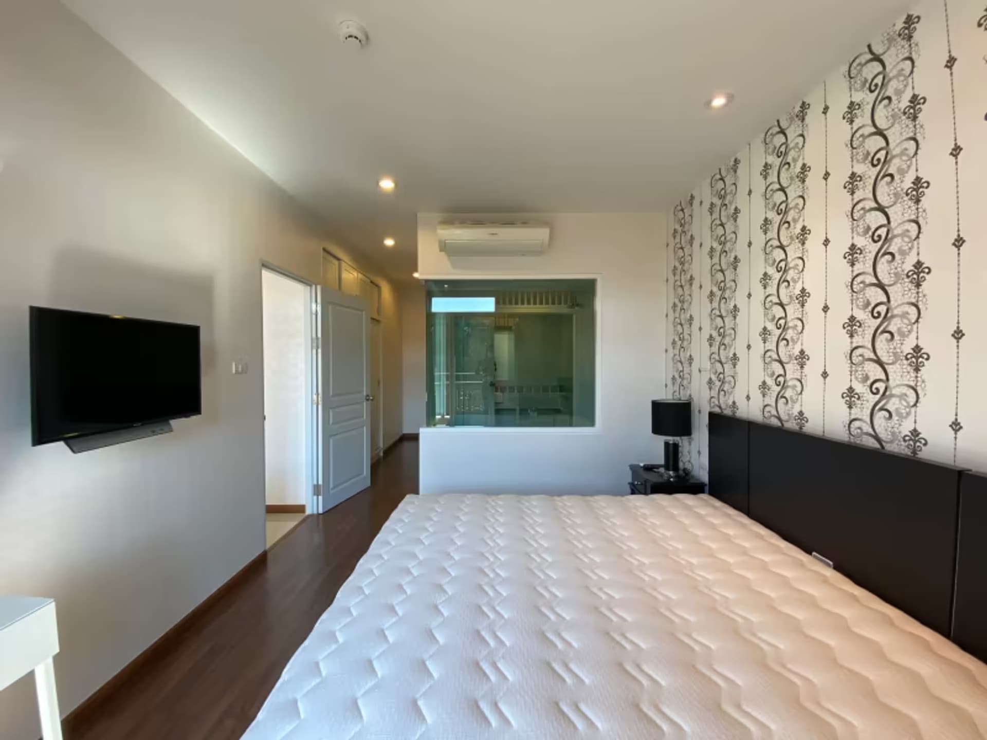 1 Bedroom Condo - Image 8