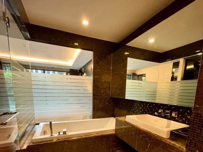 1 Bed Condo for Rent and Sale in Phra Khanong