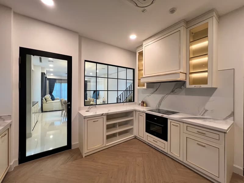 4 Bed House for Rent and Sale in Saphan Sung