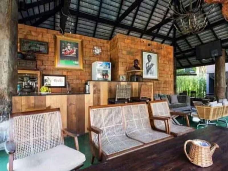 6 Bedroom House
