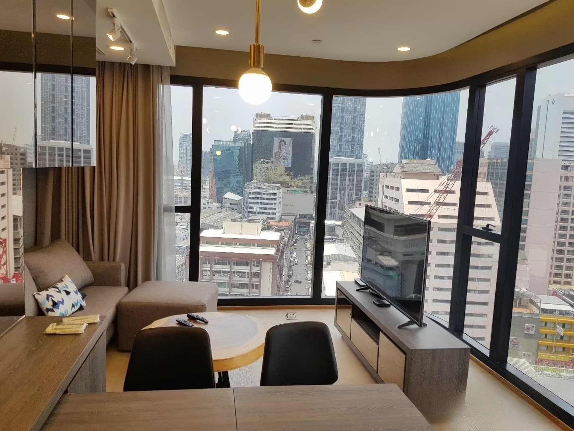2 Bed Condo for Sale in Bang Rak - Image 1
