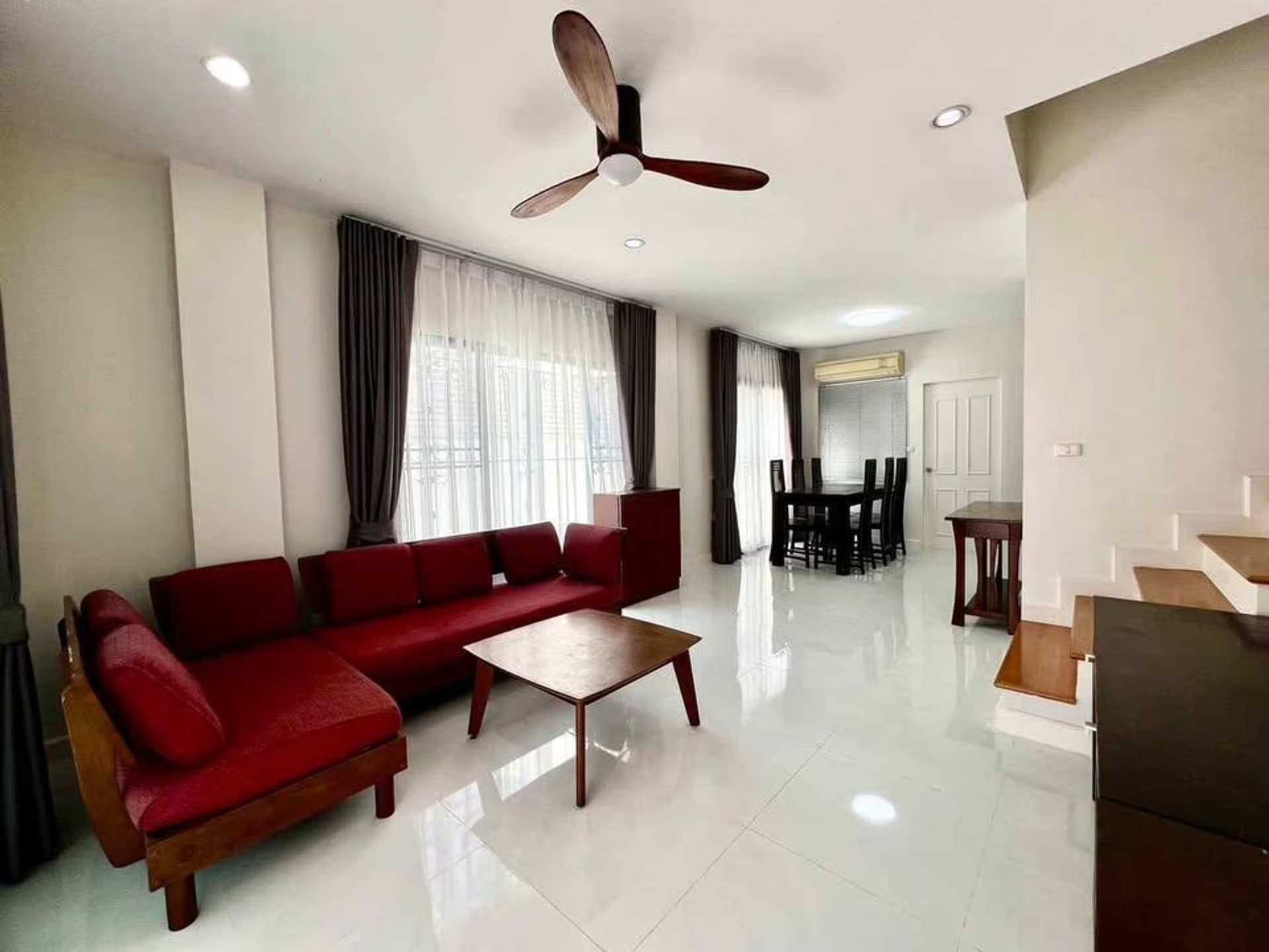 3 Bed Townhouse for Rent in Bang Kapi District - Image 3