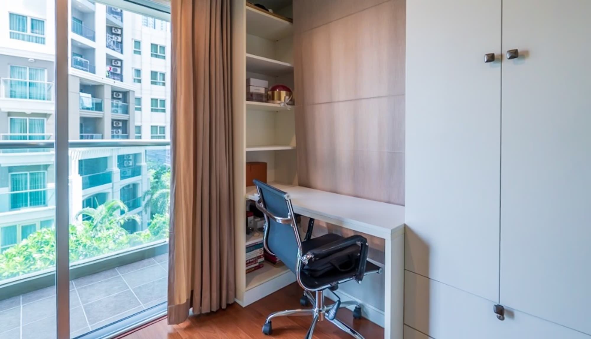 5 Bed Condo for Sale in Huai Khwang - Image 12