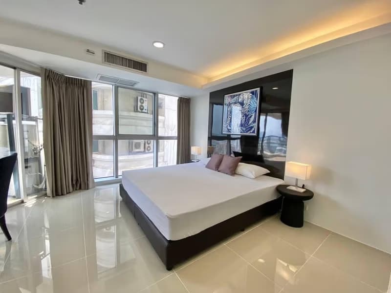 4 Bed Condo for Rent and Sale in Khlong Toei