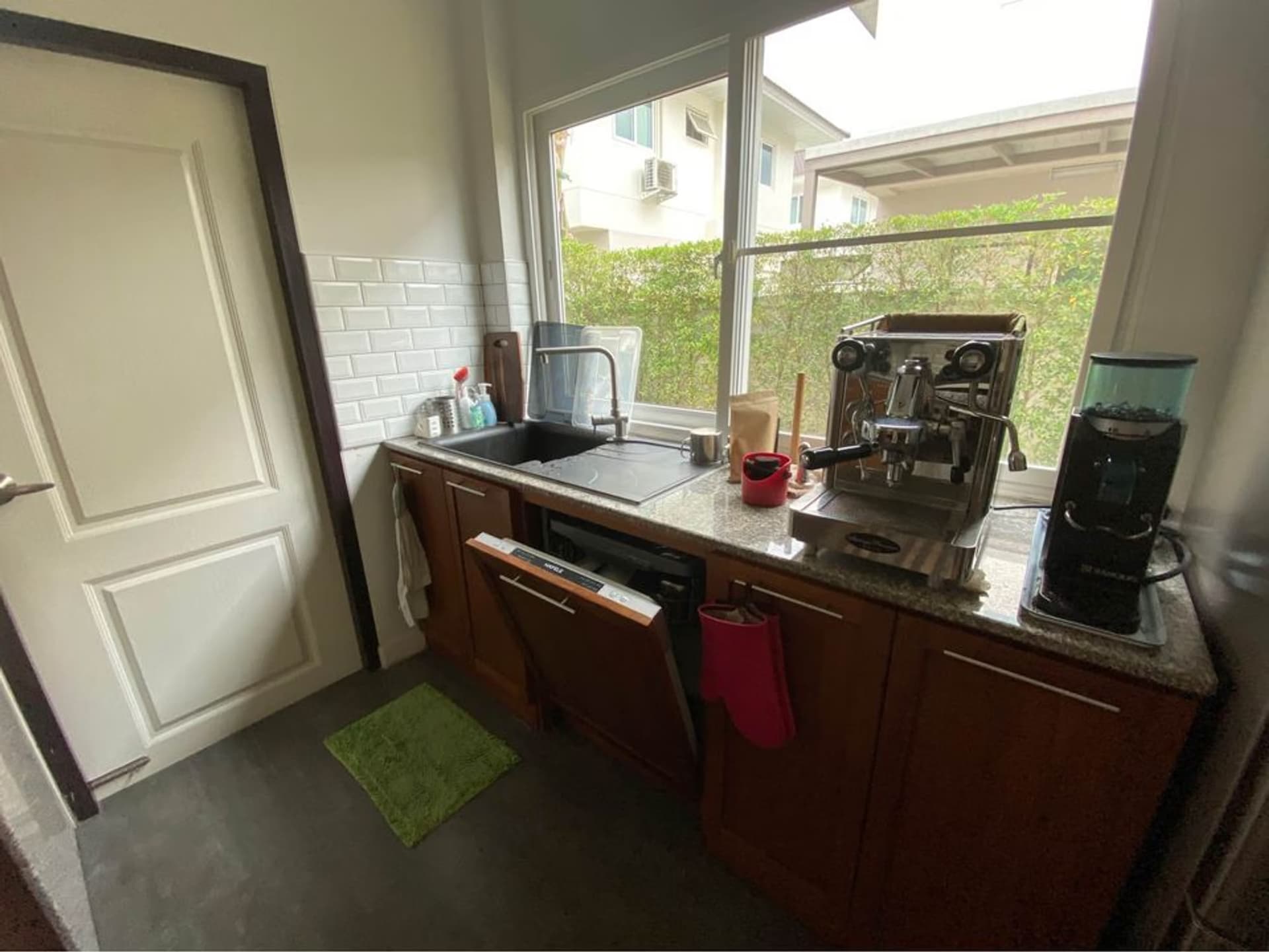 4 Bed House for Rent in Hang Dong - Image 10