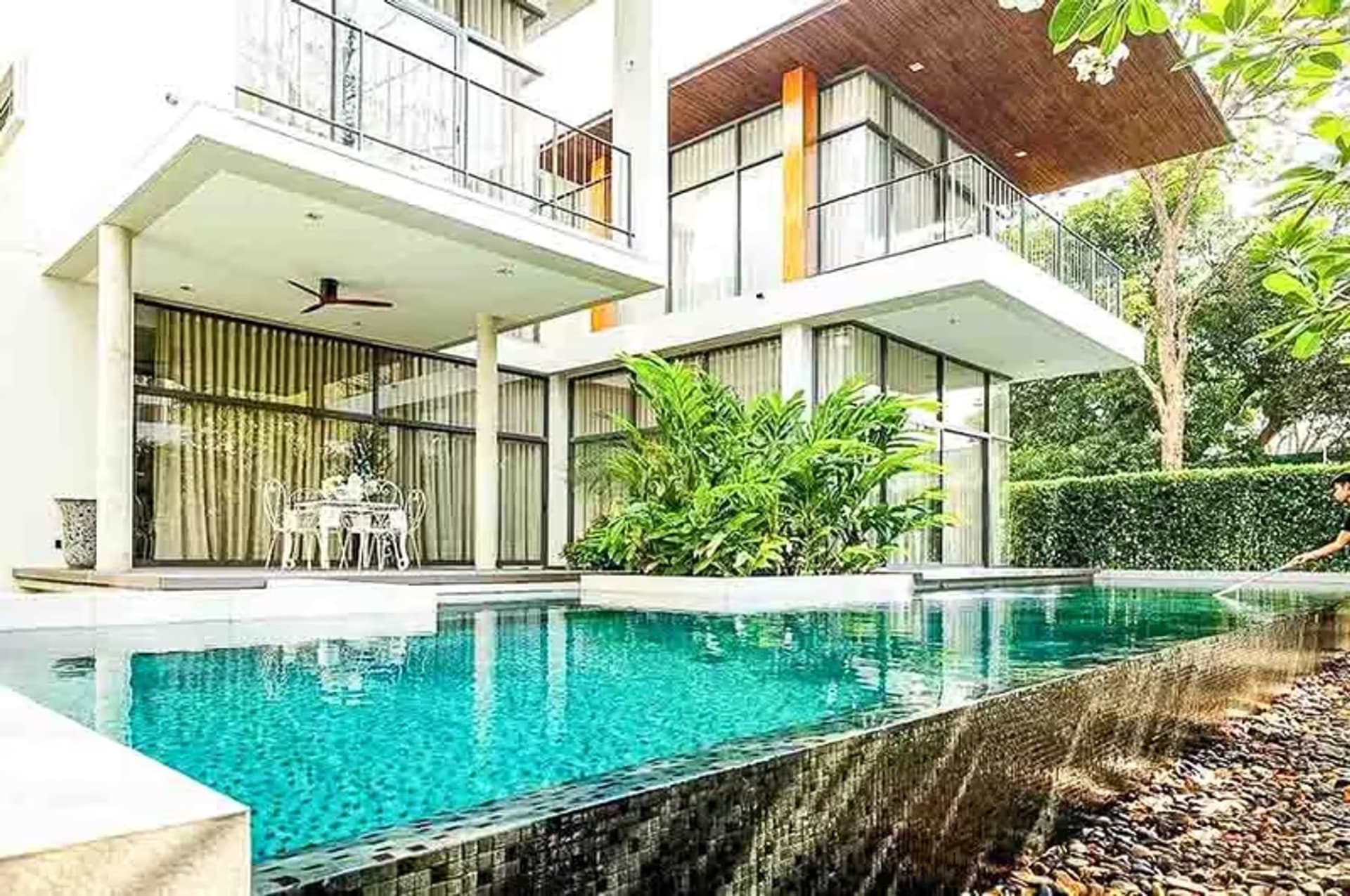 4 Bedroom House for Rent in THonglor - Image 5