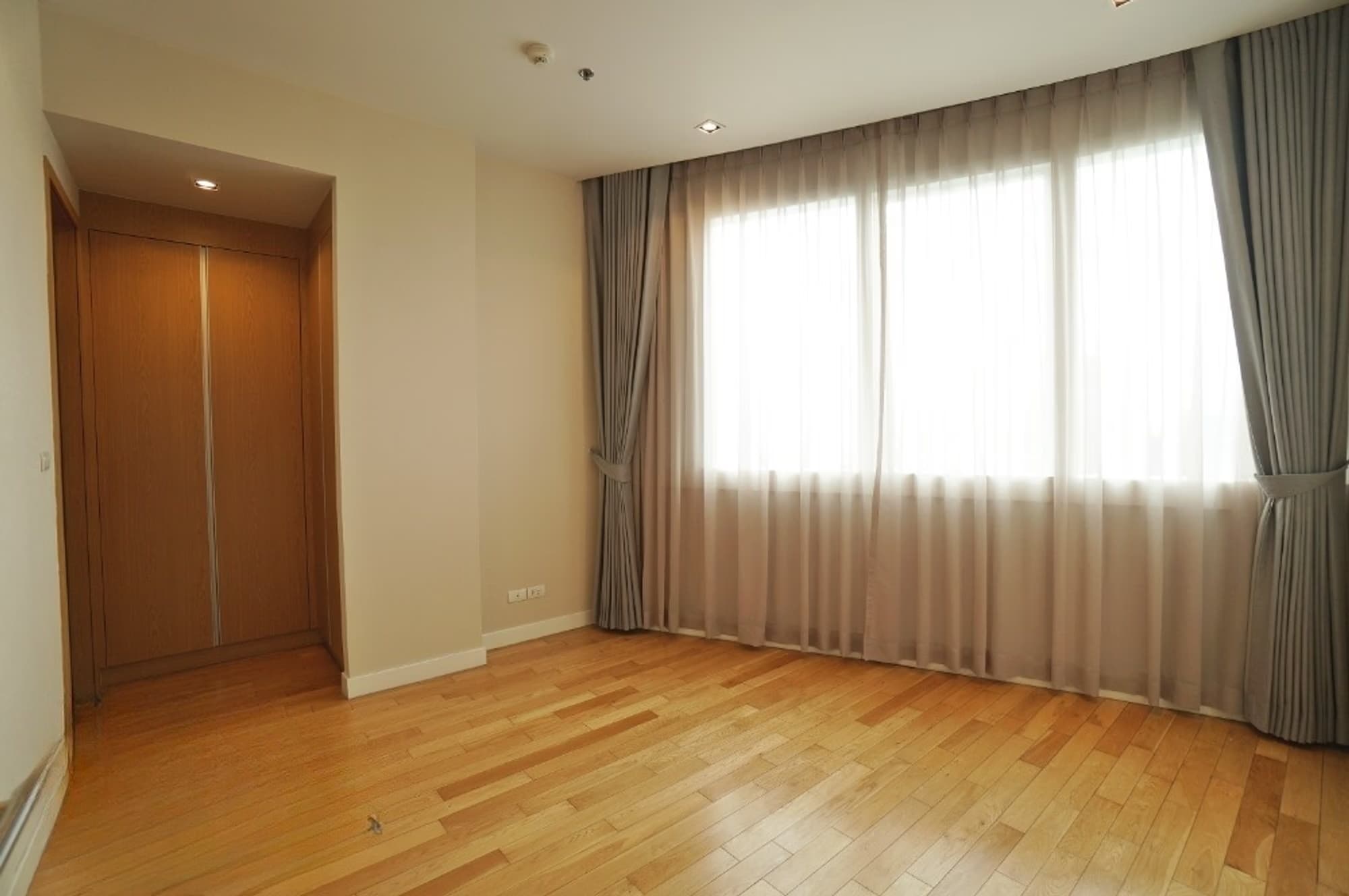 3 Bed Condo for Sale  Near Asok BTS - Image 2