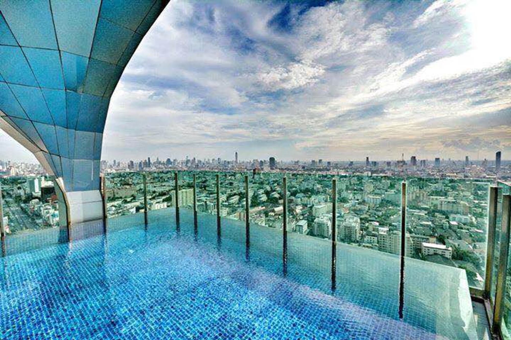 1 Bed Condo for Rent  Near Huai Khwang MRT - Image 4