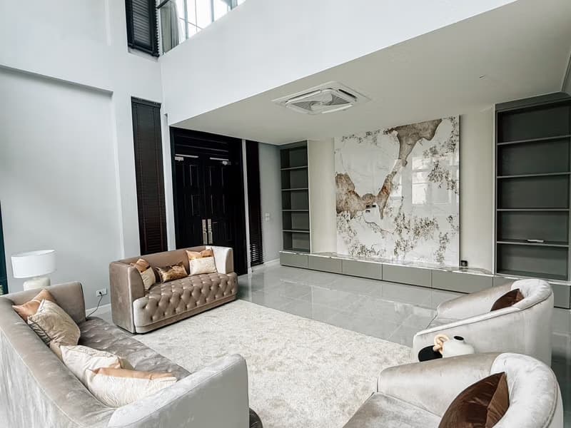 5 Bed House for Rent and Sale in Bang Phli District