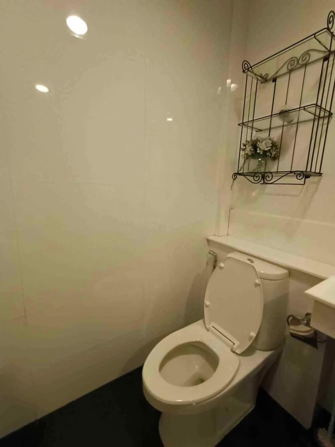 Condo for Sale at D65 Condominium - Image 5