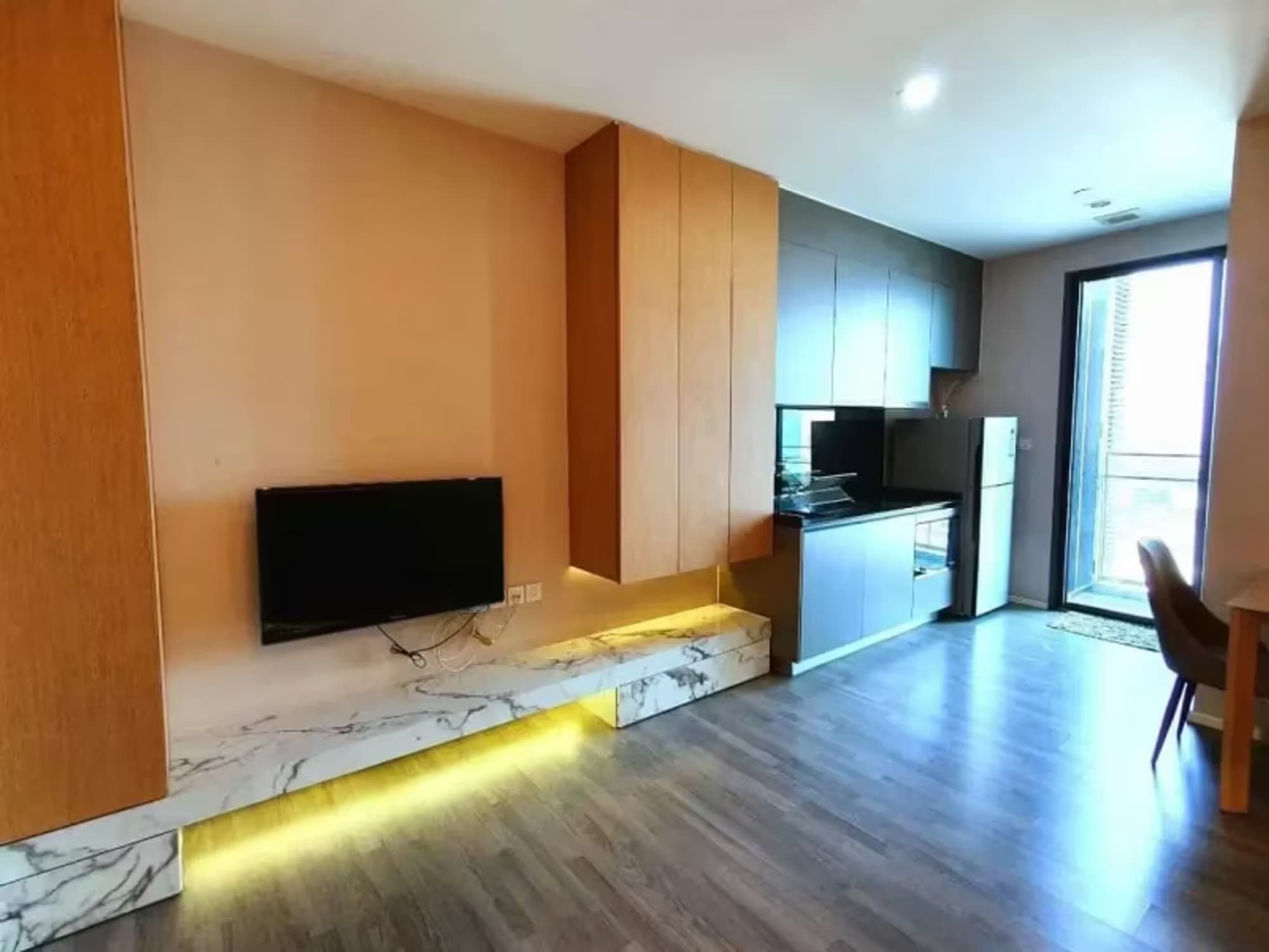 1 Bedroom Condo - Image 1