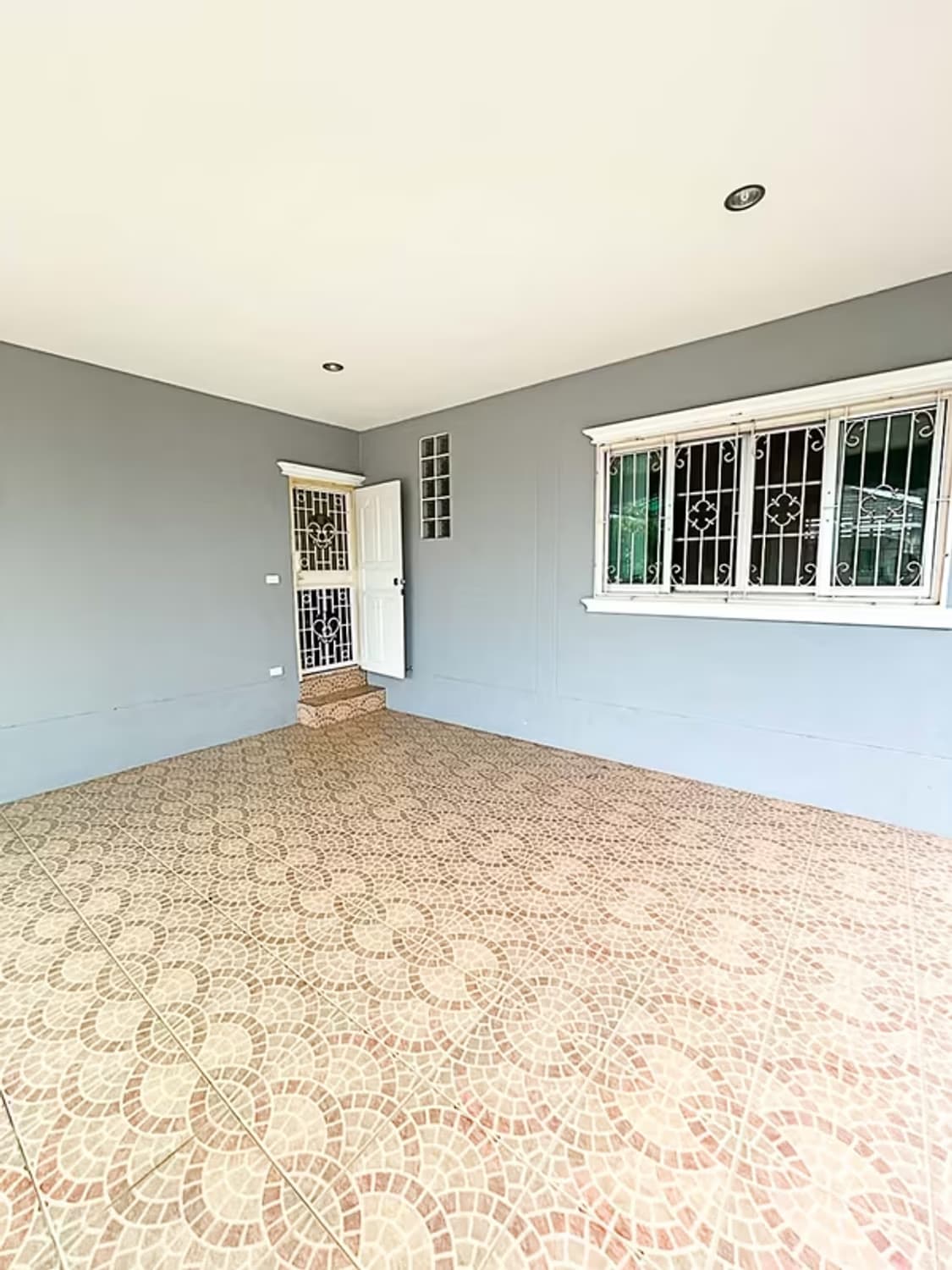 4 Bedroom House - Image 2