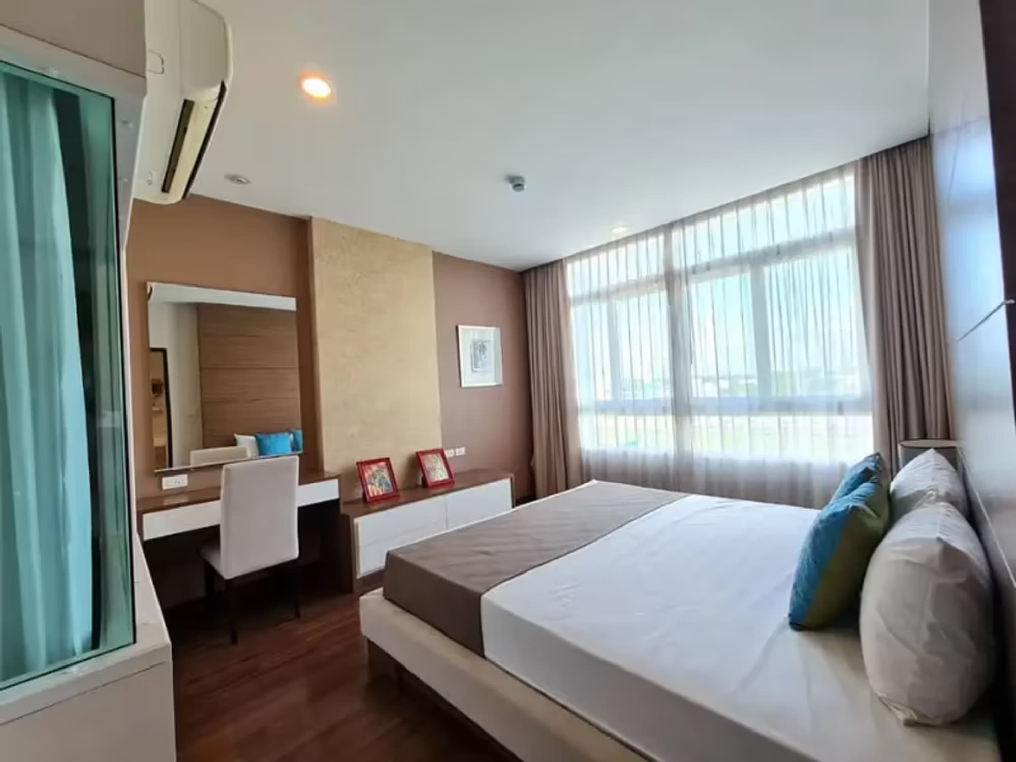 1 Bedroom Condo - Image 4