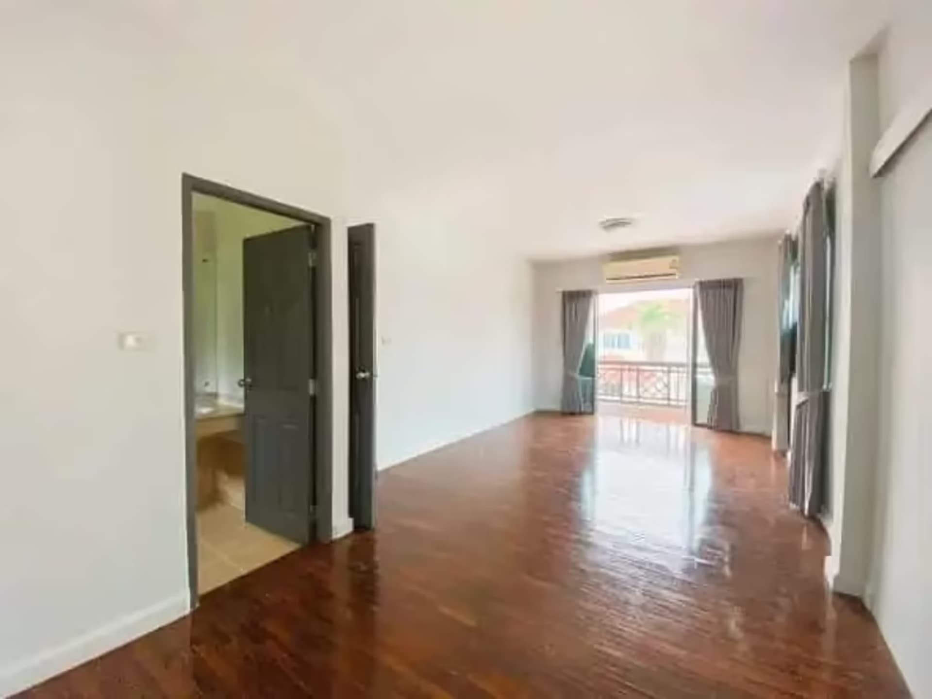 4 Bedroom House - Image 9