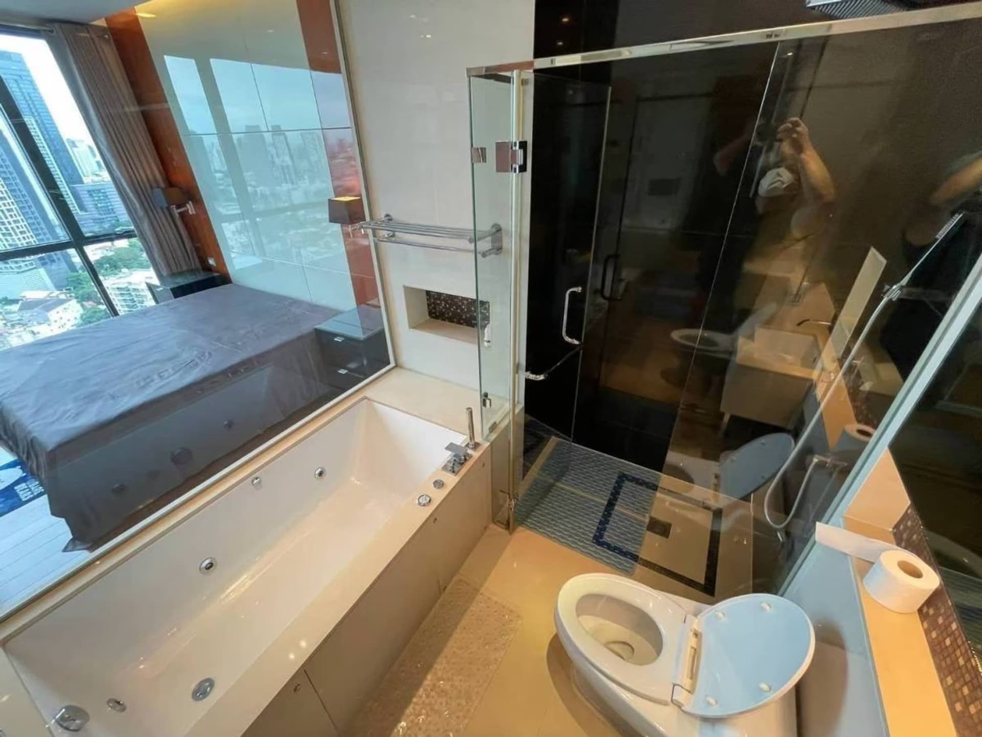 2 Bed Condo for Rent and Sale in Khlong Toei - Image 3