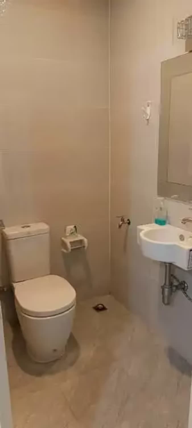 5 Bedroom House - Image 22