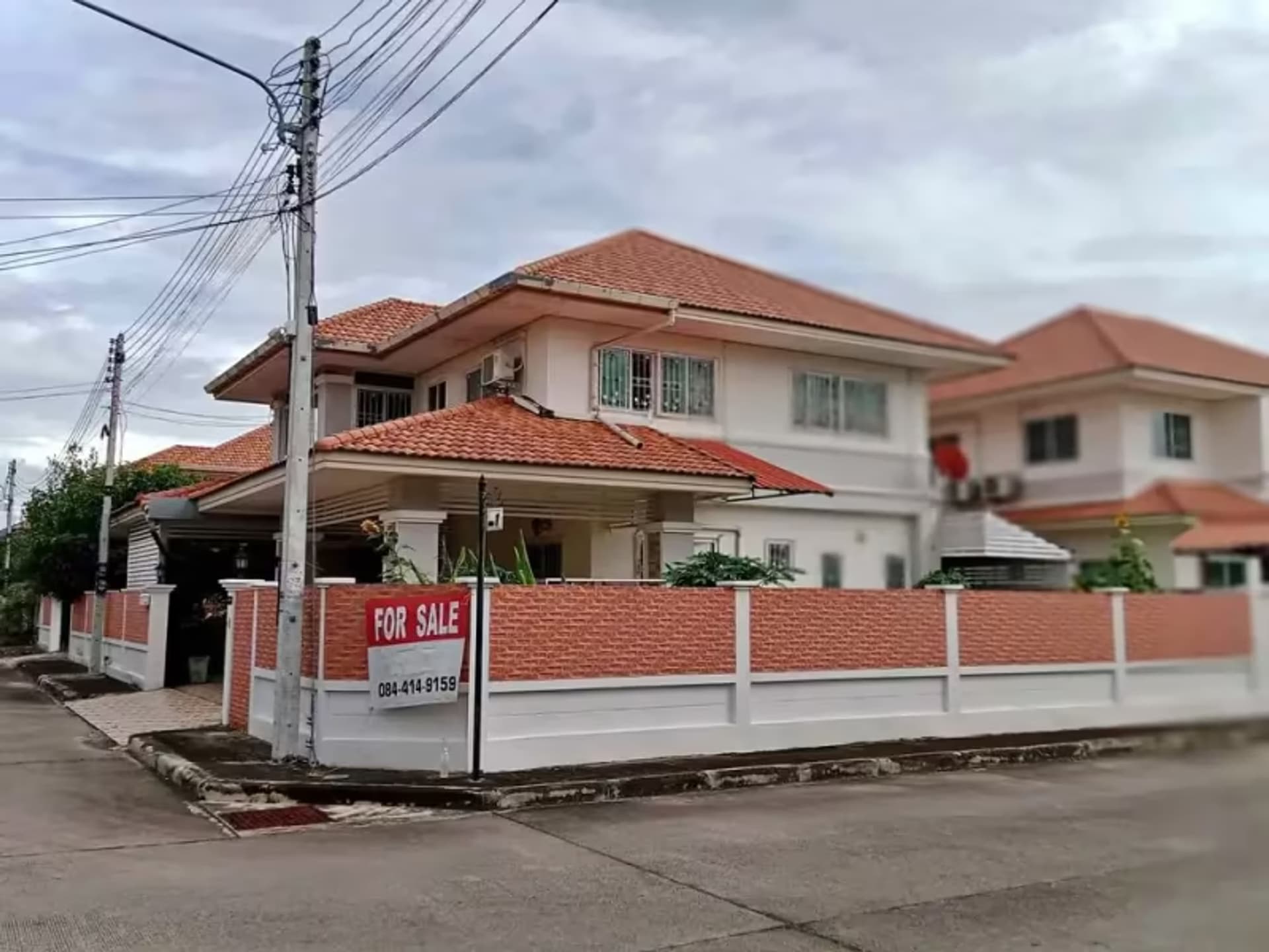 4 Bedroom House - Image 1