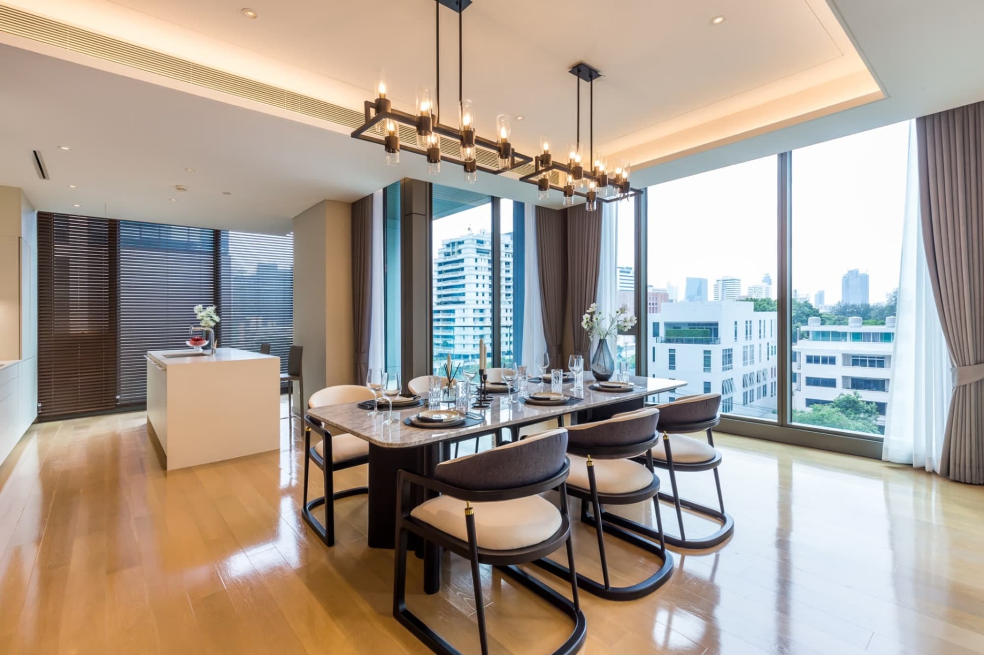 2 Bed Condo for Rent and Sale in Pathum Wan - Image 4