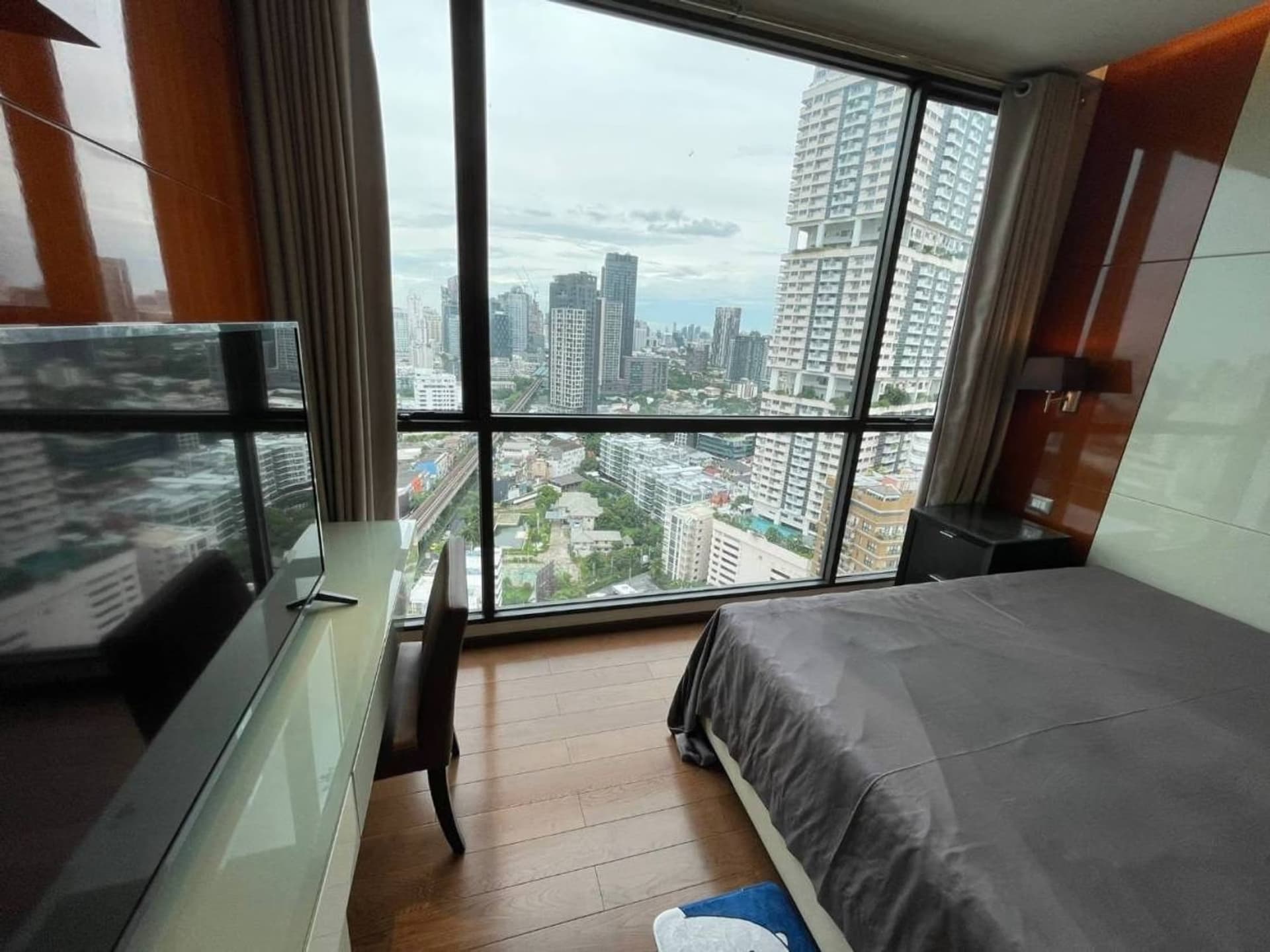2 Bed Condo for Rent and Sale in Khlong Toei - Image 2
