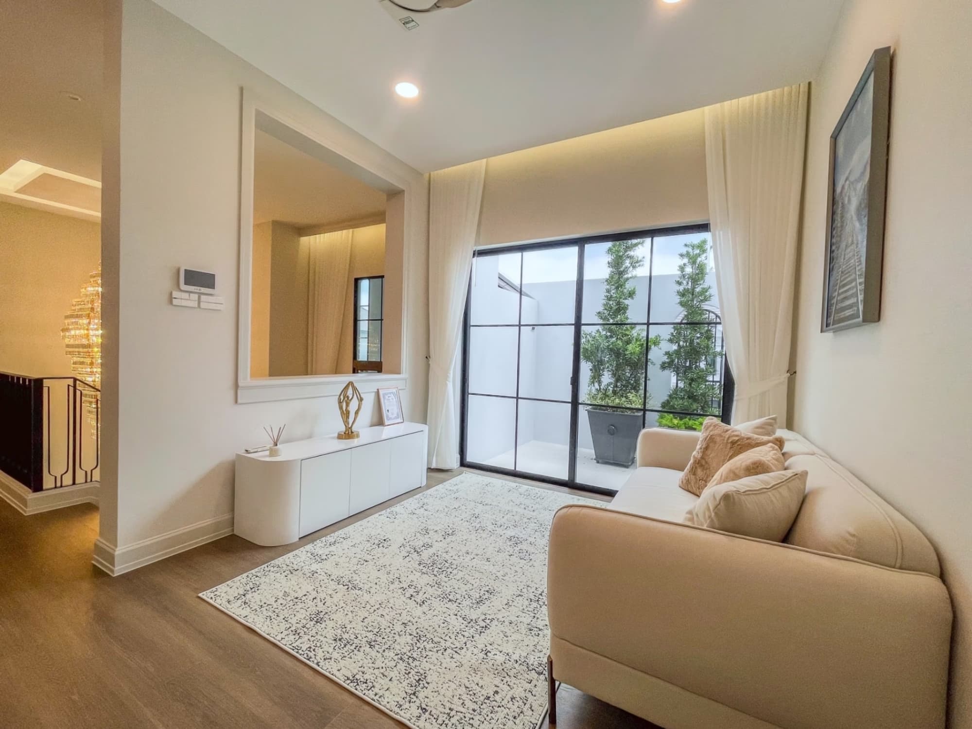 4 Bed House for Rent and Sale in Saphan Sung - Image 9
