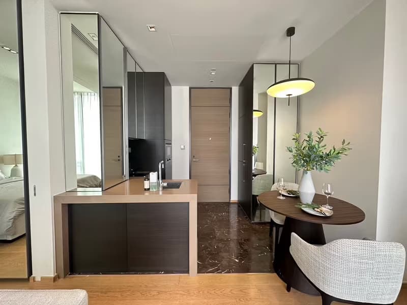 1 Bedroom Condo for Rent at 28 Chidlom 