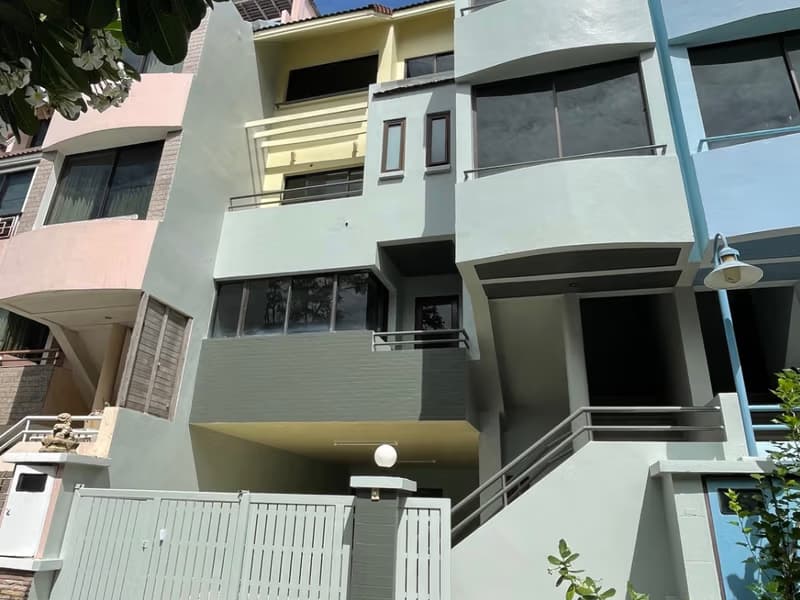 5 Bed Commercial for Rent in Bang Phli District