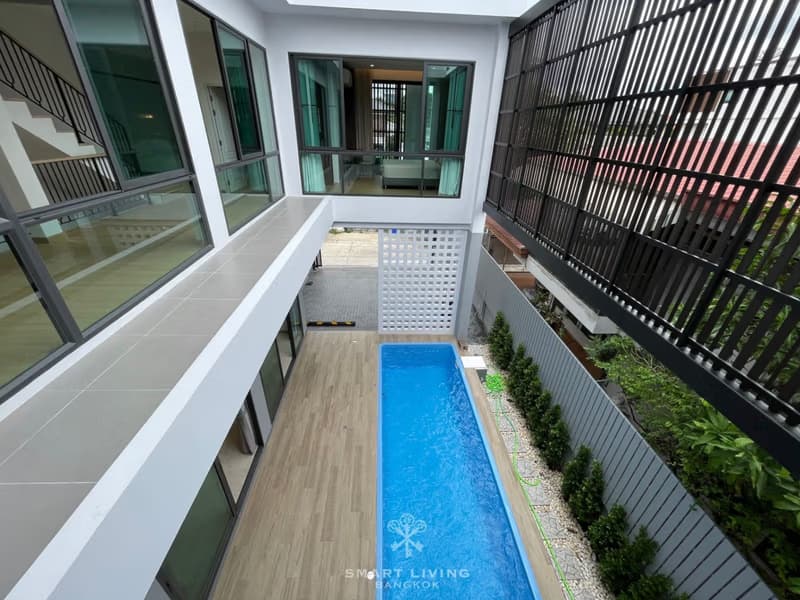 4 Bed House for Rent in Watthana