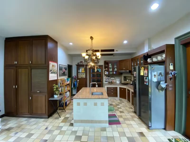 5 Bedroom House