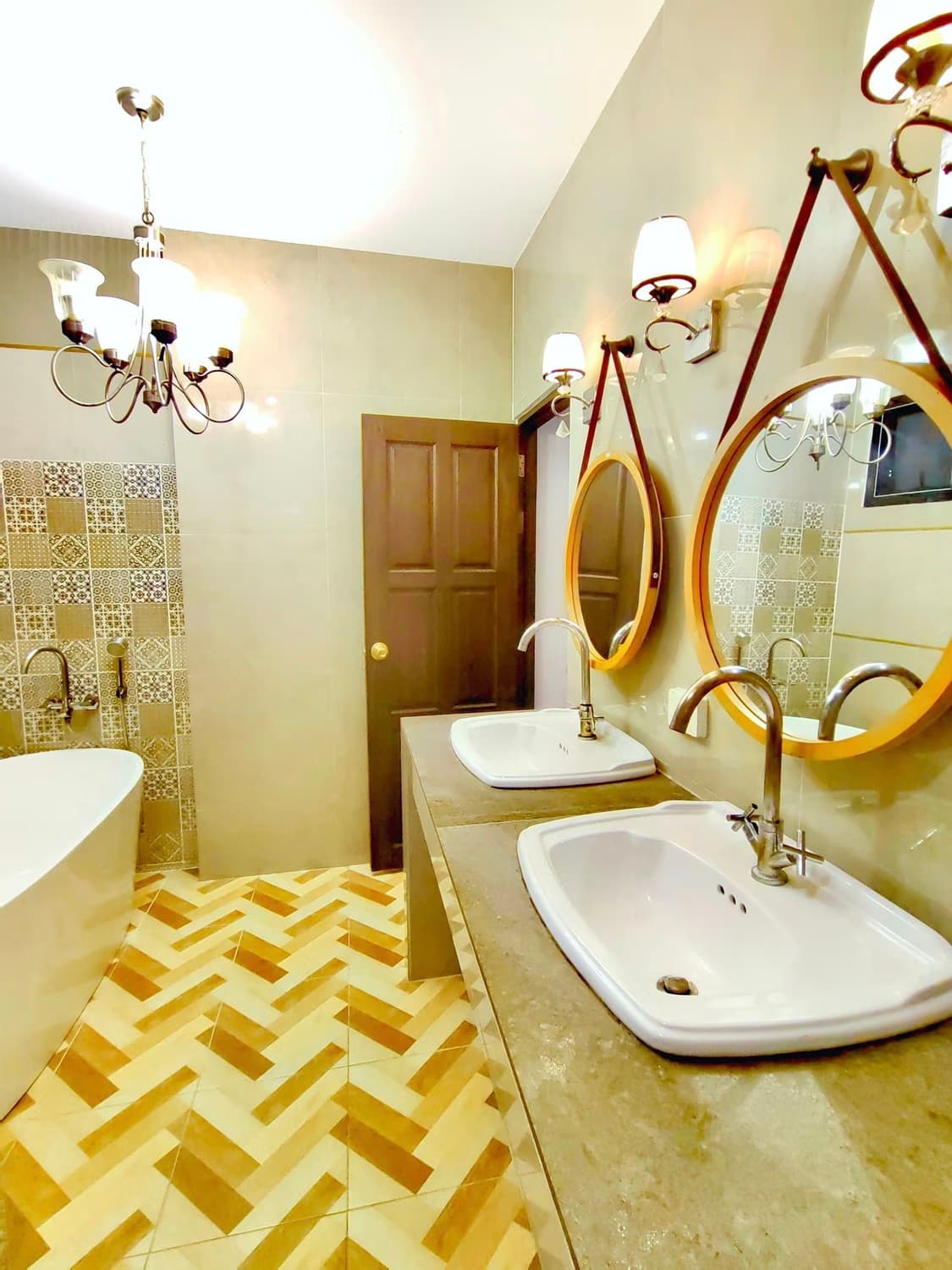 4 Bed House for Rent in Hang Dong - Image 11