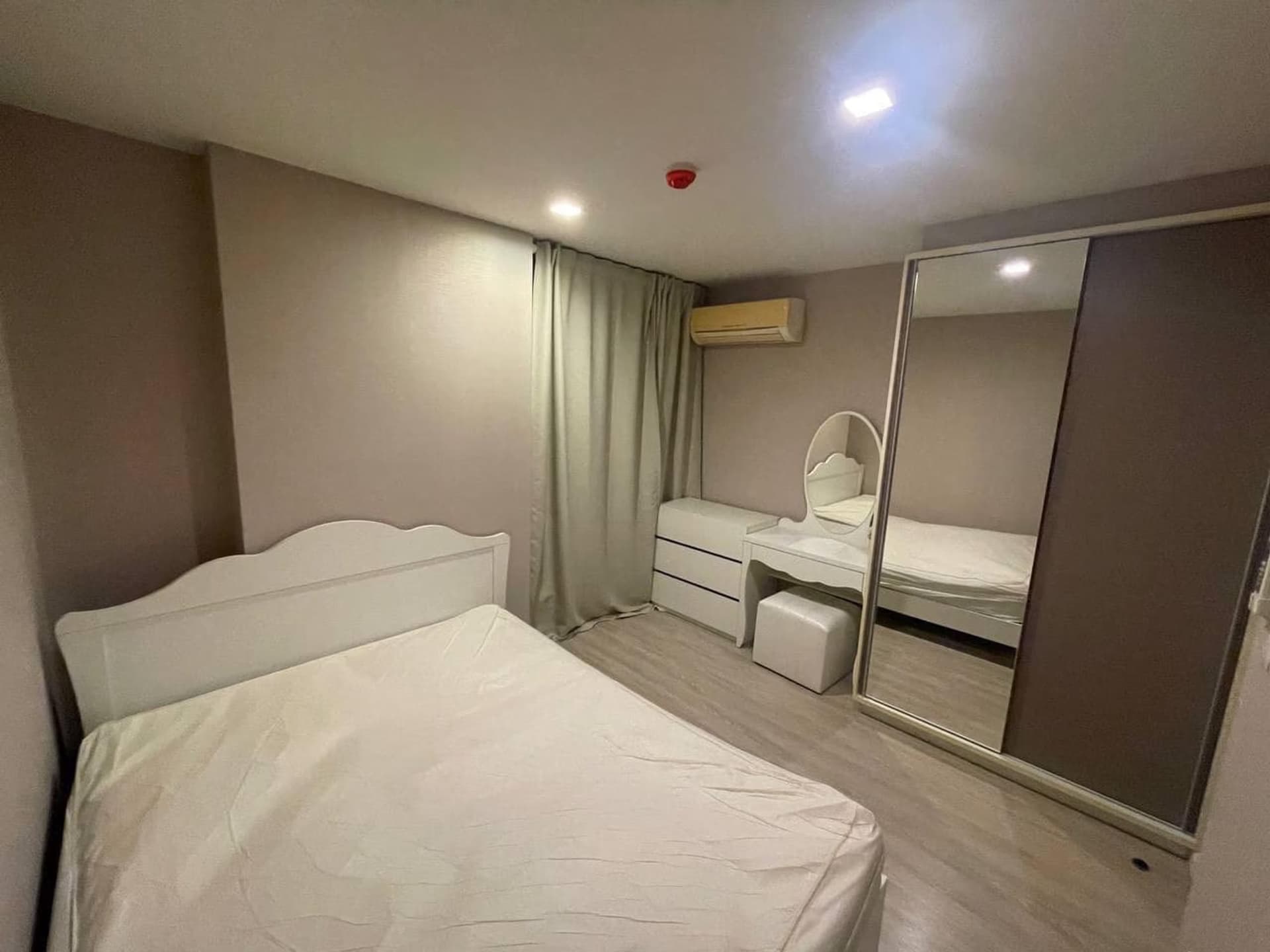 1 Bed Condo for Sale in Khlong Toei - Image 2