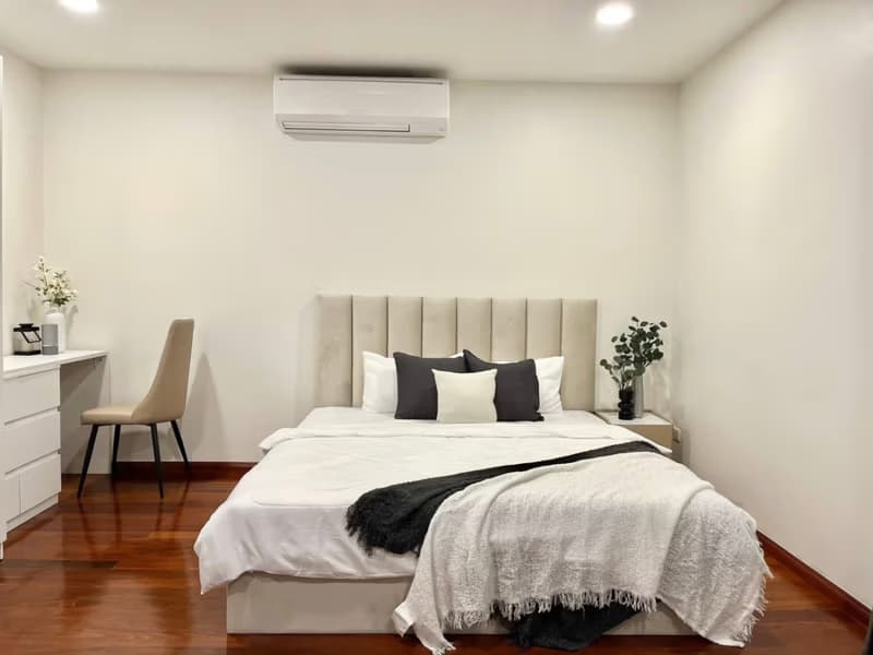 5 Bed House for Rent in Din Daeng