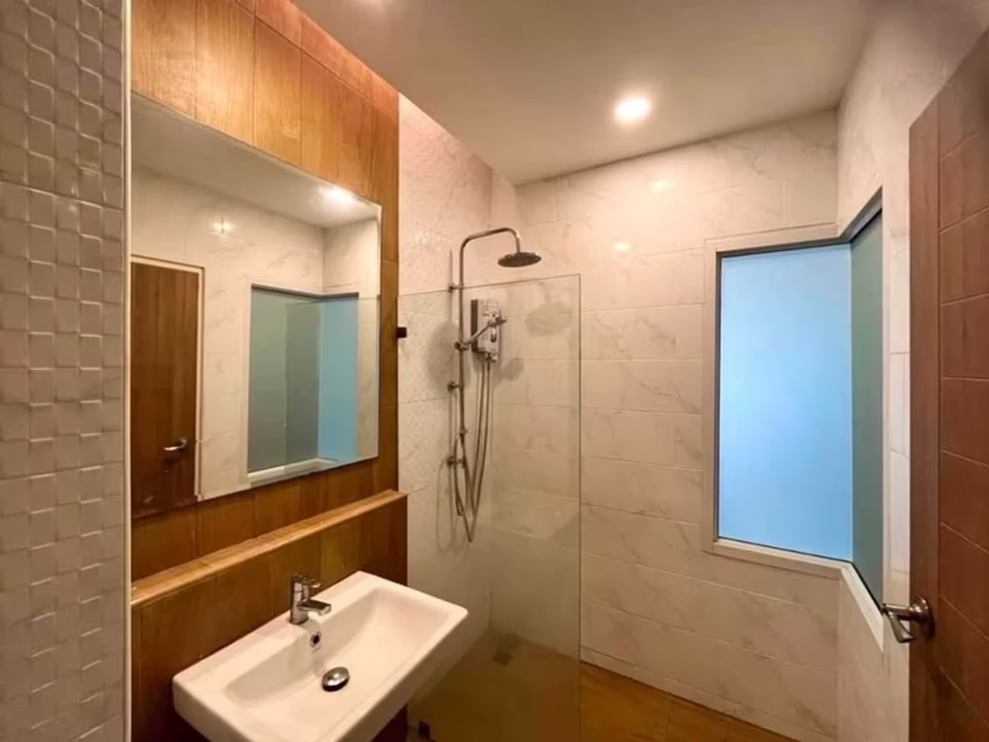 Condo for Sale at Siri Condo - Image 8