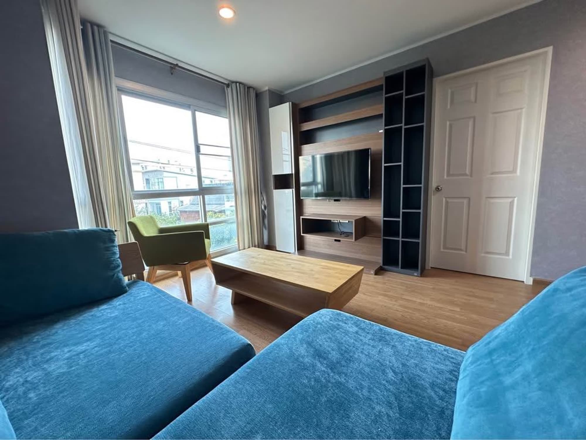 2 Bed Condo for Rent in Huai Khwang - Image 5