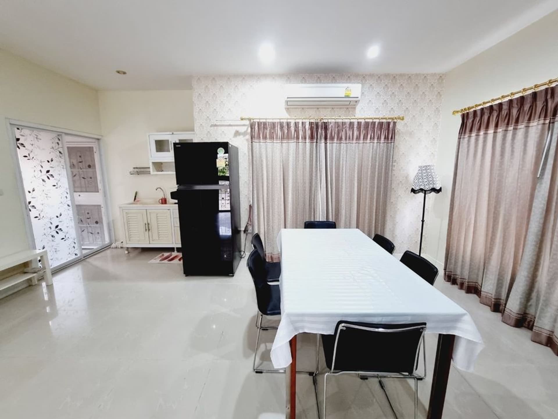 4 Bed House for Rent in Mueang Chiang Mai - Image 3