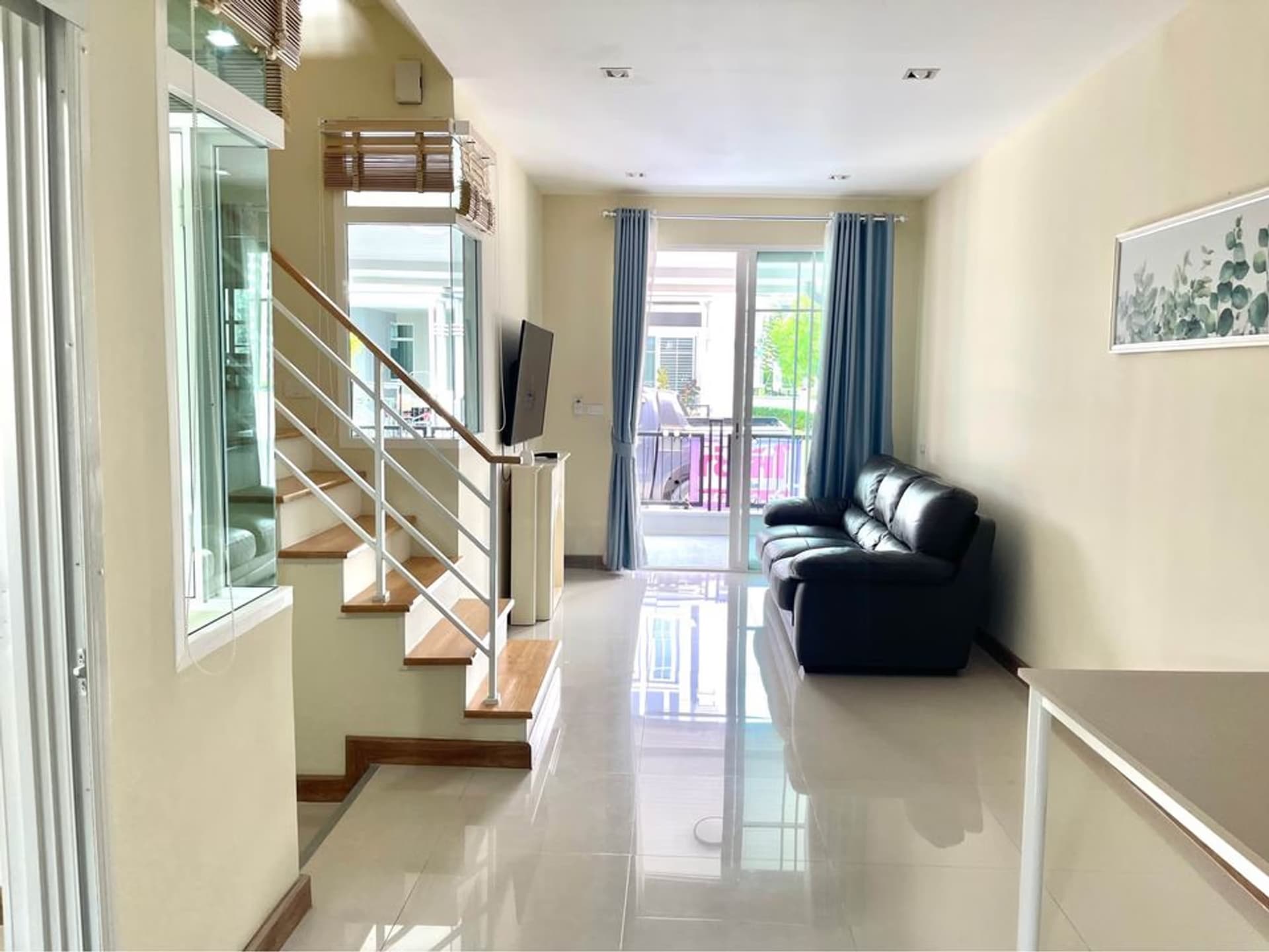 3 Bed Townhouse for Rent in Mueang Chiang Mai - Image 2
