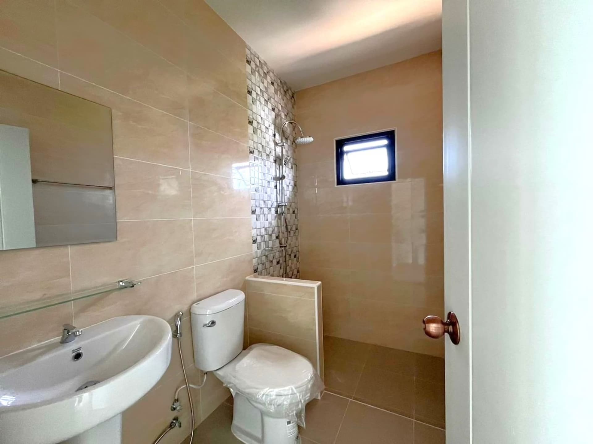 3 Bed House for Rent and Sale in Hang Dong District - Image 9