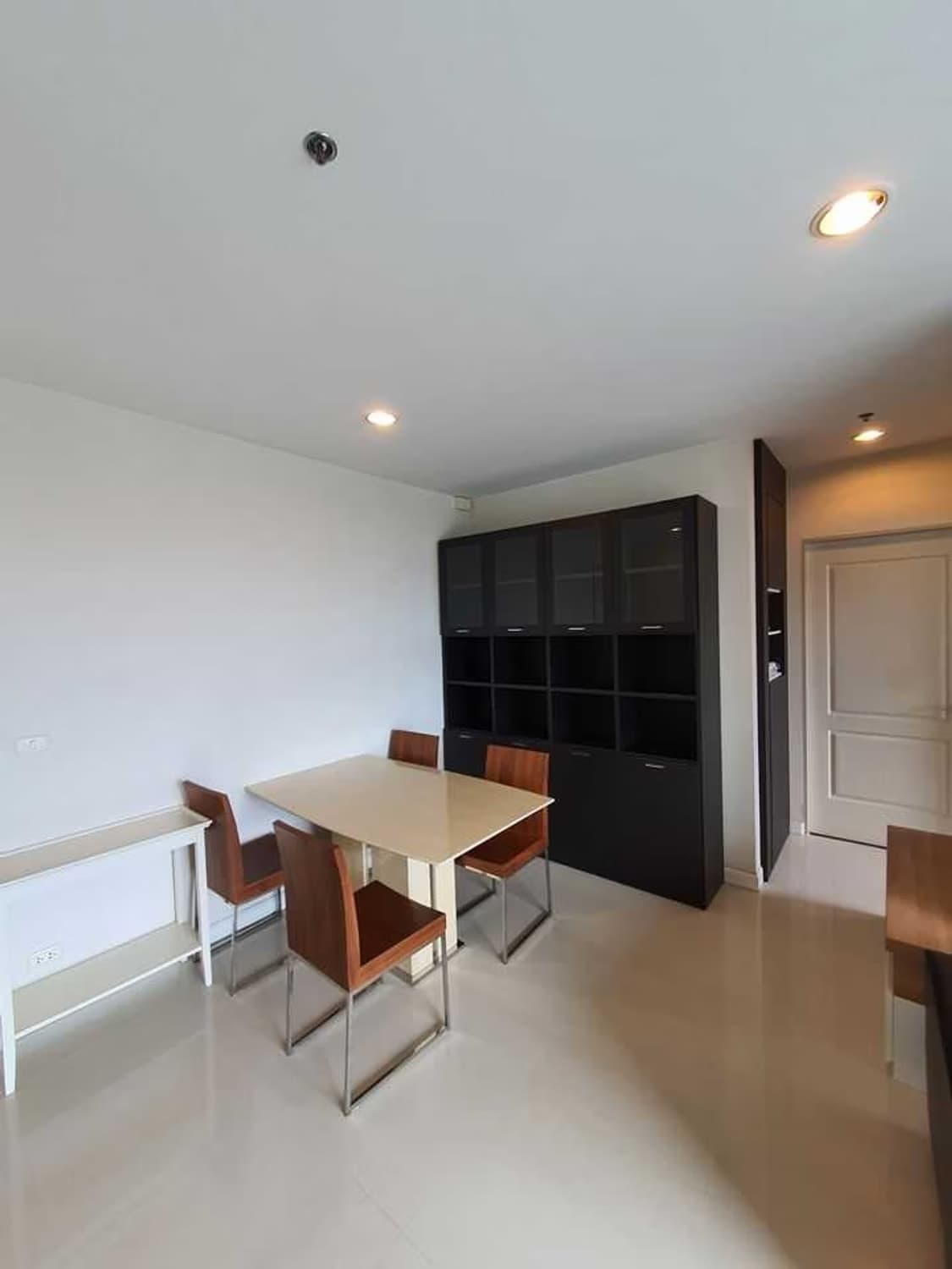 2 Bed Condo for Rent in Khlong San - Image 2